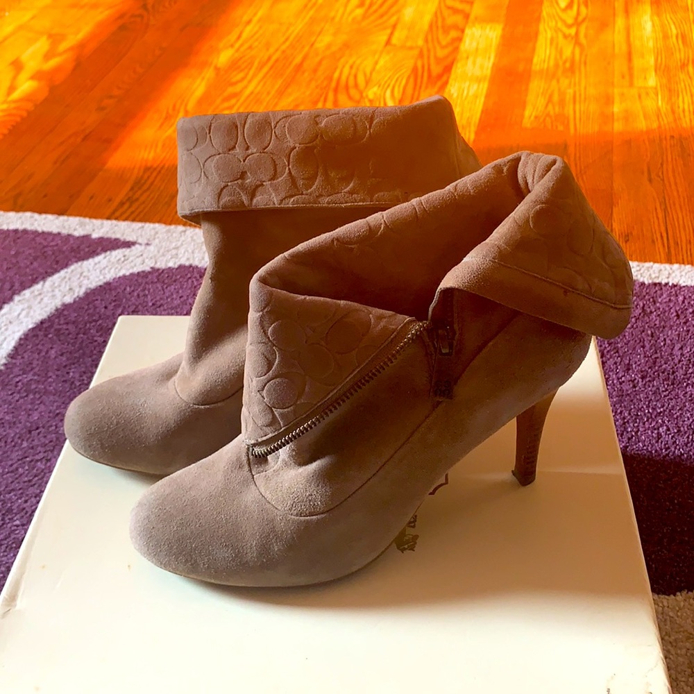 Coach size 8 Taupe boot - Picture 2 of 4